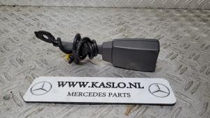 Gebruikte Veiligheidsgordel Insteek rechts-voor Mercedes SL (R230) 5.0 SL-500 V8 24V Prijs € 50,00 Margeregeling aangeboden door kaslo auto parts