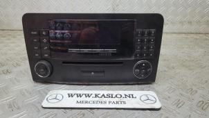 Gebruikte Radiobedienings paneel Mercedes ML II (164/4JG) 3.0 ML-320 CDI 4-Matic V6 24V Prijs € 150,00 Margeregeling aangeboden door kaslo auto parts