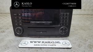 Gebruikte Radiobedienings paneel Mercedes ML II (164/4JG) 3.0 ML-320 CDI 4-Matic V6 24V Prijs € 150,00 Margeregeling aangeboden door kaslo auto parts