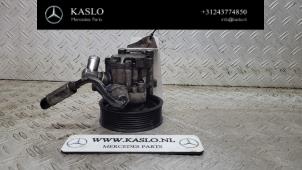 Gebruikte Pomp Servo Mercedes S (W221) 3.0 S-320 CDI 24V Prijs € 150,00 Margeregeling aangeboden door kaslo auto parts