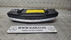 Gebruikte Kachel Bedieningspaneel Mercedes S (W221) 3.0 S-320 CDI 24V Prijs € 100,00 Margeregeling aangeboden door kaslo auto parts