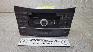 Gebruikte Radiobedienings paneel Mercedes E (C207) E-350 CDI V6 24V Prijs € 150,00 Margeregeling aangeboden door kaslo auto parts