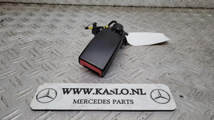 Veiligheidsgordel Insteek links-achter van een Mercedes-Benz GLC Coupe (C253) 2.2 220d 16V BlueTEC 4-Matic 2017