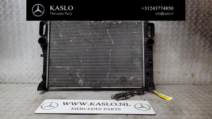 Gebruikte Radiateur Mercedes E (W211) 3.2 E-320 CDI 24V Prijs op aanvraag aangeboden door kaslo auto parts