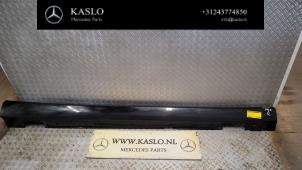 Gebruikte Sideskirt rechts Mercedes E (W212) E-200 CDI 16V BlueEfficiency,BlueTEC Prijs € 50,00 Margeregeling aangeboden door kaslo auto parts
