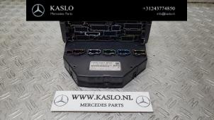 Gebruikte Zekeringkast Mercedes E (W212) E-200 CDI 16V BlueEfficiency,BlueTEC Prijs € 100,00 Margeregeling aangeboden door kaslo auto parts
