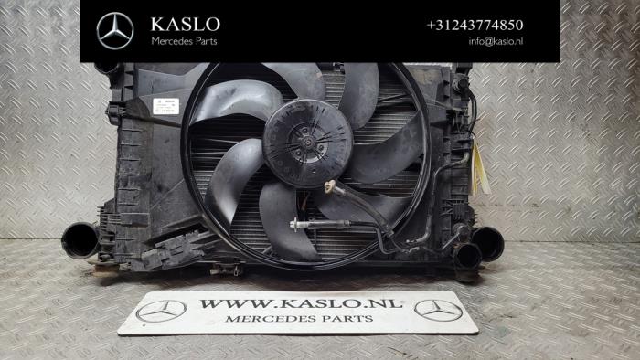 Gebruikte Fan Radiateur Mercedes SLK (R171) 1.8 200 K 16V Prijs € 200,00 Margeregeling aangeboden door kaslo auto parts