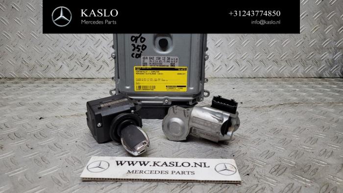 Kontaktslot + computer van een Mercedes-Benz CLS (C219) 350 CDI 24V 2010