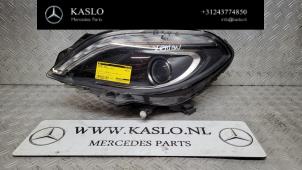 Gebruikte Linker Koplamp Mercedes B (W246) 1.8 B-200 CDI BlueEFFICIENCY 16V Prijs € 400,00 Margeregeling aangeboden door kaslo auto parts