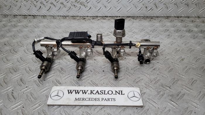 Common rail (Injectie) van een Mercedes-Benz C (W204) 1.8 C-250 CGI 16V 2013