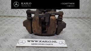 Gebruikte Remklauw (Tang) rechts-voor Mercedes A (W169) 2.0 A-160 CDI 16V 5-Drs. Prijs € 25,00 Margeregeling aangeboden door kaslo auto parts