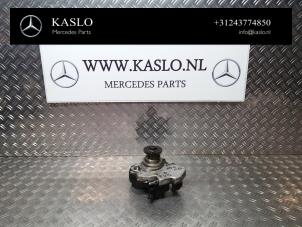 Gebruikte Hogedrukpomp Mercedes E (W212) E-350 CDI V6 24V BlueEfficiency Prijs € 175,00 Margeregeling aangeboden door kaslo auto parts