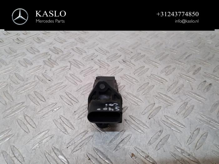 Luchtmassameter van een Mercedes-Benz S (W220) 4.0 S-400 CDI V8 32V 2002