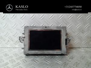 Gebruikte Display Interieur Mercedes E (W212) E-220 CDI 16V BlueEfficiency Prijs € 50,00 Margeregeling aangeboden door kaslo auto parts