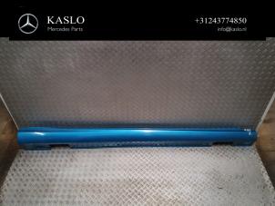 Gebruikte Zijskirt rechts Mercedes A (W176) 1.5 A-180 CDI, A-180d 16V Prijs € 50,00 Margeregeling aangeboden door kaslo auto parts