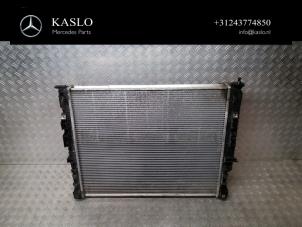 Gebruikte Radiateur Mercedes ML II (164/4JG) 3.0 ML-320 CDI V6 24V Prijs € 75,00 Margeregeling aangeboden door kaslo auto parts