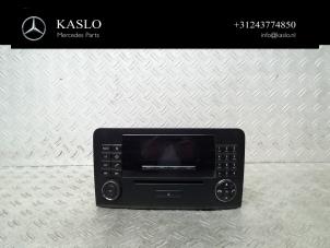 Gebruikte Radiobedienings paneel Mercedes ML II (164/4JG) 3.0 ML-320 CDI 4-Matic V6 24V Prijs € 150,00 Margeregeling aangeboden door kaslo auto parts