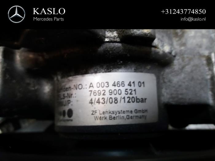 Stuurpomp van een Mercedes-Benz SLK (R171) 1.8 200 K 16V 2008