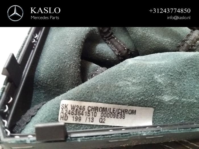 Versnellingspookhoes van een Mercedes-Benz B (W246,242) 1.5 B-180 CDI 16V 2014