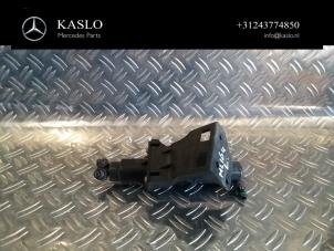Gebruikte Koplamp Sproeier Mercedes ML II (164/4JG) 3.0 ML-320 CDI V6 24V Prijs € 25,00 Margeregeling aangeboden door kaslo auto parts