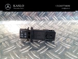 Gebruikte Luchtmassameter Mercedes ML II (164/4JG) 3.0 ML-320 CDI V6 24V Prijs € 50,00 Margeregeling aangeboden door kaslo auto parts