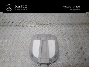 Gebruikte Binnenverlichting voor Mercedes ML II (164/4JG) 3.0 ML-350 CDI BlueTec 4-Matic V6 24V Prijs € 50,00 Margeregeling aangeboden door kaslo auto parts