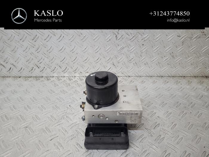 ABS Pomp van een Mercedes-Benz ML II (164/4JG) 3.0 ML-350 CDI BlueTec 4-Matic V6 24V 2011