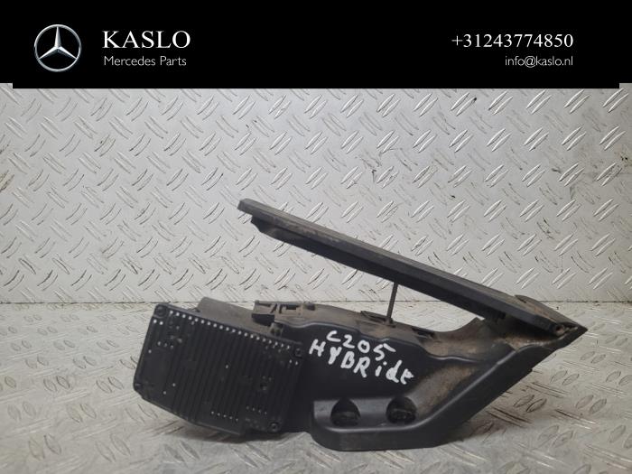 Gebruikte Gaspedaal Mercedes C Estate (S205) C-350 e 2.0 16V Prijs € 50,00 Margeregeling aangeboden door kaslo auto parts