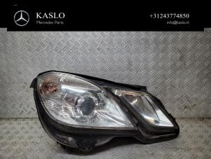 Gebruikte Rechter Koplamp Mercedes E (W212) E-220 CDI 16V BlueEfficiency Prijs € 250,00 Margeregeling aangeboden door kaslo auto parts
