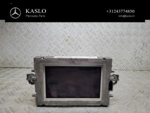 Gebruikte Display Interieur Mercedes E (W212) E-220 CDI 16V BlueEfficiency Prijs € 50,00 Margeregeling aangeboden door kaslo auto parts