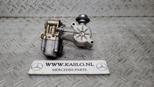 Gebruikte Hogedrukpomp Mercedes C (W204) 1.8 C-180 CGI 16V Prijs € 200,00 Margeregeling aangeboden door kaslo auto parts