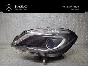 Gebruikte Linker Koplamp Mercedes B (W246) 1.8 B-180 CDI BlueEFFICIENCY 16V Prijs € 400,00 Margeregeling aangeboden door kaslo auto parts