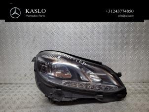 Gebruikte Rechter Koplamp Mercedes E (W212) E-220 CDI 16V BlueEfficiency Prijs € 750,00 Margeregeling aangeboden door kaslo auto parts