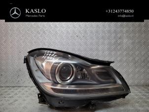 Gebruikte Koplamp rechts Mercedes C (C204) 2.2 C-220 CDI 16V BlueEfficiency Prijs € 500,00 Margeregeling aangeboden door kaslo auto parts