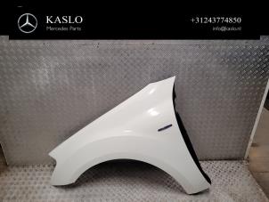Gebruikte Scherm links-voor Mercedes ML II (164/4JG) 3.0 ML-350 CDI BlueTec 4-Matic V6 24V Prijs € 200,00 Margeregeling aangeboden door kaslo auto parts