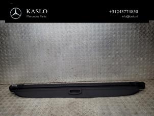 Gebruikte Rolhoes Bagageruimte Mercedes ML II (164/4JG) 3.0 ML-350 CDI BlueTec 4-Matic V6 24V Prijs € 150,00 Margeregeling aangeboden door kaslo auto parts