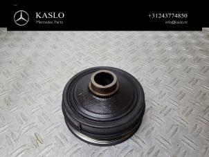 Gebruikte Krukas Poelie Mercedes E (W212) E-350 CGI V6 24V BlueEfficiency Prijs € 75,00 Margeregeling aangeboden door kaslo auto parts