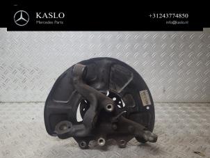 Gebruikte Fusee rechts-voor Mercedes E (W212) E-220 CDI 16V BlueEfficiency Prijs € 75,00 Margeregeling aangeboden door kaslo auto parts