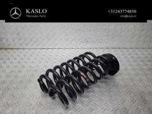 Gebruikte Veerschroef achter Mercedes C (C205) C-250d 2.2 16V BlueTEC Prijs € 100,00 Margeregeling aangeboden door kaslo auto parts