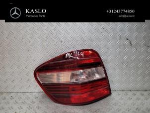 Gebruikte Achterlicht links Mercedes ML II (164/4JG) 3.0 ML-350 CDI BlueTec 4-Matic V6 24V Prijs € 100,00 Margeregeling aangeboden door kaslo auto parts