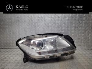 Gebruikte Koplamp rechts Mercedes ML III (166) 2.1 ML-250 CDI 16V BlueTEC 4-Matic Prijs € 350,00 Margeregeling aangeboden door kaslo auto parts