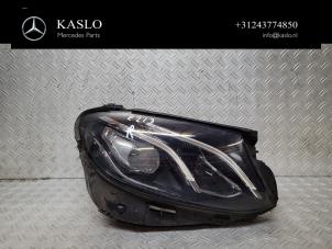 Gebruikte Koplamp rechts Mercedes E (W213) E-220d 2.0 Turbo 16V Prijs € 1.000,00 Margeregeling aangeboden door kaslo auto parts