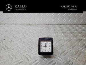Gebruikte Uurwerk Mercedes E (W212) E-220 CDI 16V BlueEfficiency Prijs € 50,00 Margeregeling aangeboden door kaslo auto parts