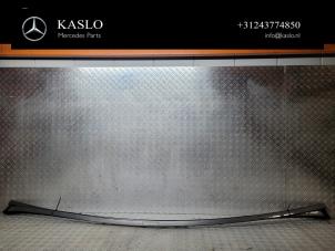 Gebruikte Daklijst set Mercedes CLS (C218) 350 CDI BlueEfficiency 3.0 V6 24V Prijs € 150,00 Margeregeling aangeboden door kaslo auto parts