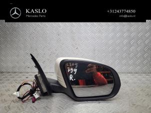Gebruikte Spiegel Buiten rechts Mercedes C (W205) C-350 e 2.0 16V Prijs € 200,00 Margeregeling aangeboden door kaslo auto parts