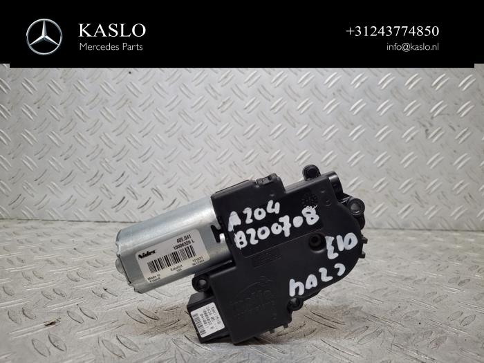 Gebruikte Schuifdak Motor Mercedes C (W204) 3.0 C-320 CDI V6 24V Prijs € 100,00 Margeregeling aangeboden door kaslo auto parts