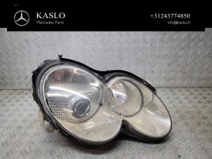 Gebruikte Koplamp rechts Mercedes SL (R230) 5.0 SL-500 V8 24V Prijs € 750,00 Margeregeling aangeboden door kaslo auto parts