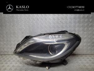 Gebruikte Linker Koplamp Mercedes B (W246) 1.8 B-180 CDI BlueEFFICIENCY 16V Prijs € 400,00 Margeregeling aangeboden door kaslo auto parts