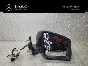 Gebruikte Spiegel Buiten rechts Mercedes ML II (164/4JG) 3.0 ML-300 CDI 4-Matic V6 24V Prijs € 250,00 Margeregeling aangeboden door kaslo auto parts