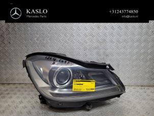 Gebruikte Koplamp rechts Mercedes C (C204) 2.2 C-250 CDI 16V BlueEfficiency Prijs € 500,00 Margeregeling aangeboden door kaslo auto parts